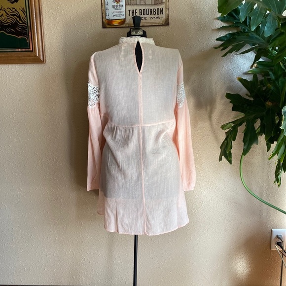 Boho Chic Peach Blouse w Open Crochet Detail - Picture 4 of 8